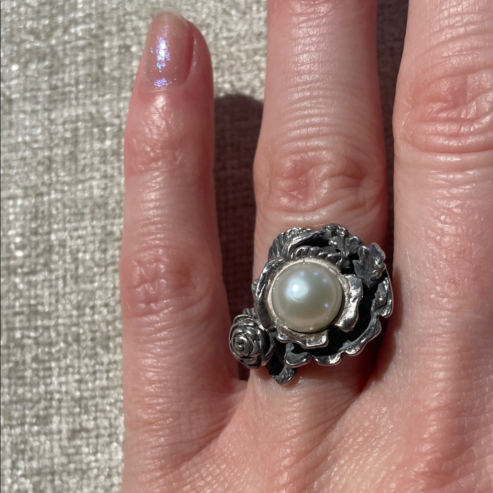 Elegant Silver Pearl Ring